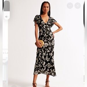 Abercrombie & Fitch
Ruffle Sleeve Slip Maxi Dress